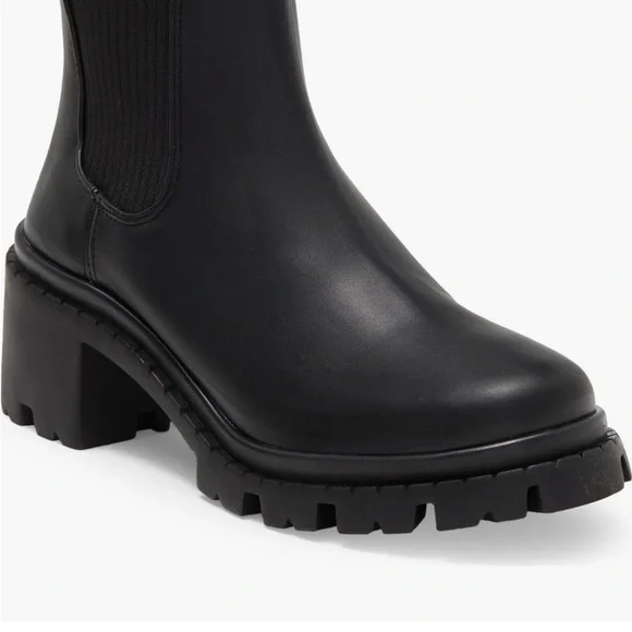 New boots. I bought them for a trip but ended up not bringing them. - Picture 5 of 5